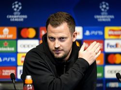 Pelatih Copenhagen Ungkap Perbedaan Hadapi Man City dan MU