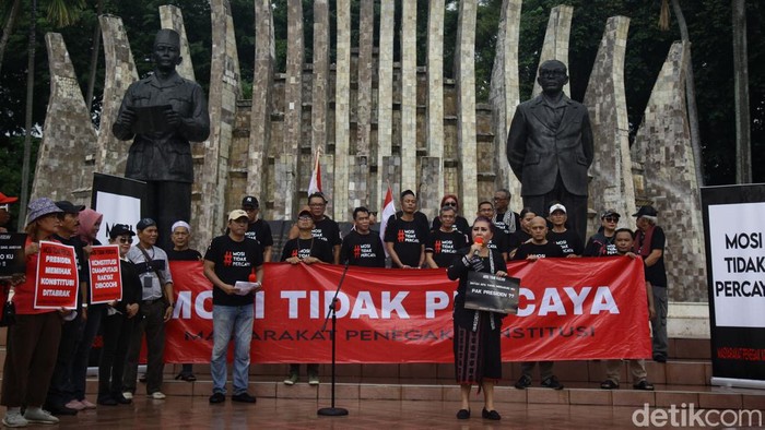 Deklarasi Mosi Tidak Percaya di Tugu Proklamasi Deklarasi Mosi Tidak Percaya di Tugu Proklamasi