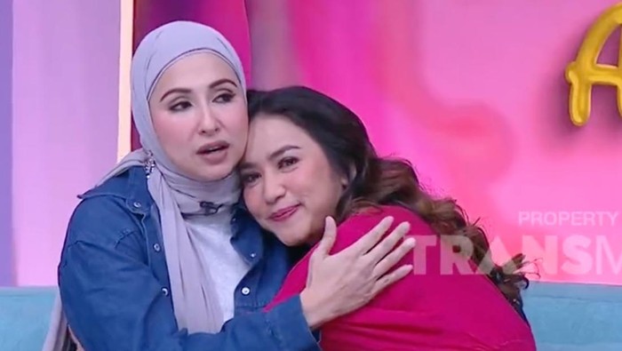 Kebersamaan Deswita Maharani dengan eks istri Ferry Maryadi.