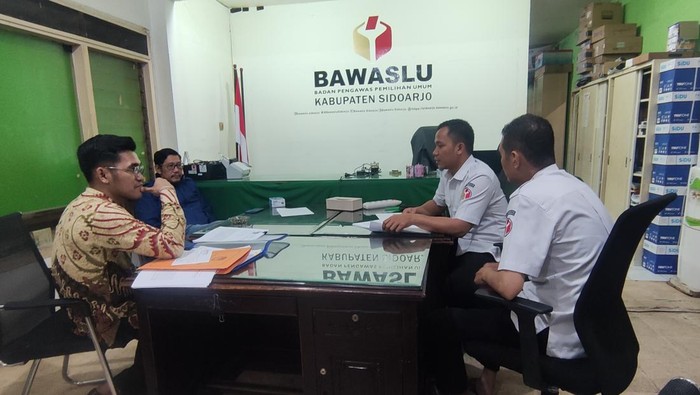 DPP PAN Sidoarjo saat mendatangi Bawalu setempat