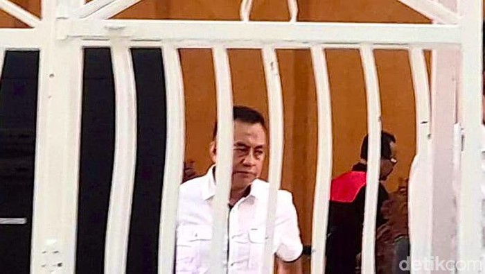 Eks pejabat Pemkot Makassar, Sabri menjadi terdakwa kasus dugaan korupsi pembebasan lahan industri sampah Makassar. Audi/detikSulsel