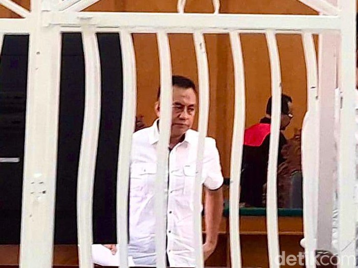 Eks pejabat Pemkot Makassar, Sabri menjadi terdakwa kasus dugaan korupsi pembebasan lahan industri sampah Makassar. Audi/detikSulsel