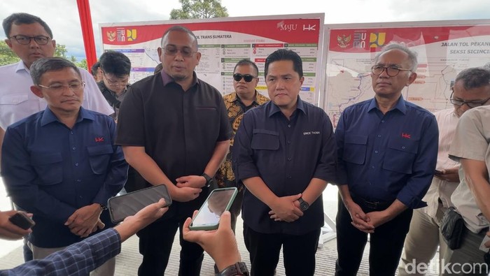 Erick Thohir dan Andre Rosiade meninjau Ruas tol Padang-Sicincin.