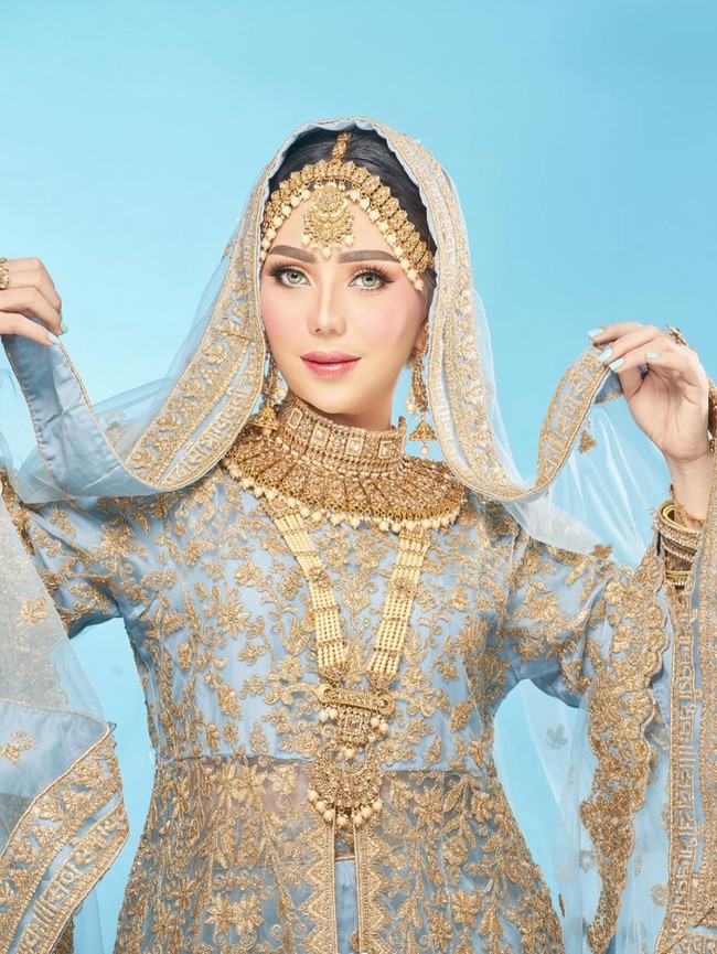 Melalui akun Instagram pribadinya Fenny kerap memamerkan gaya hidupnya yang mewah. Hingga kini ia pun sudah berhasil mengumpulkan pengikut lebih dari 302.000 di Instagram. Foto: Instagram/@fennyfransff