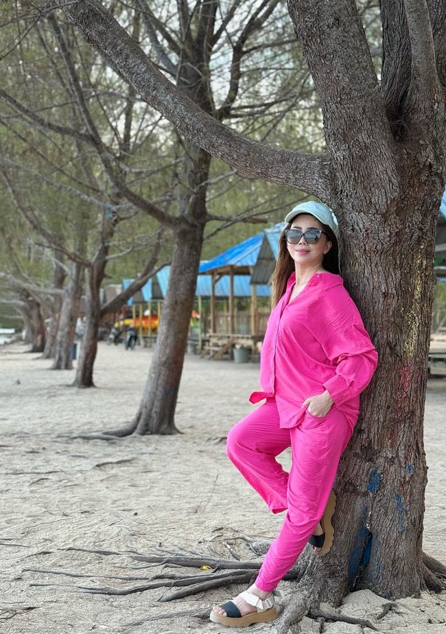 Tak hanya itu saja, Fenny juga beberapa kali menceritakan kisah hidupnya hingga bisa sukses seperti saat ini. Siapa sangka jika dulunya Fenny merupakan istri supir angkot. Namun berkat kegigihannya kini usaha yang digelutinya bisa sukses. Foto: Instagram/@fennyfransff