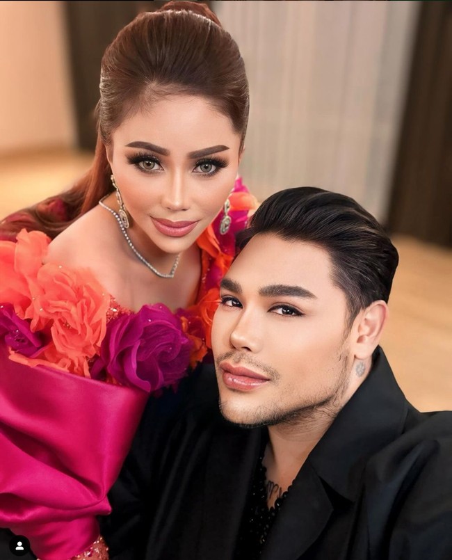 Femmy rupanya juga cukup dekat dengan sejumlah artis, salah satunya Ivan Gunawan. Di akun Instagramnya ada beberapa foto kebersamaan Femmy dan Igun. Foto: Instagram/@fennyfransff