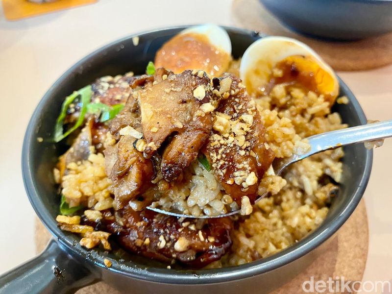 Fun & Mean : Gurihnya Roasted Claypot Rice dan Gong Zai Mein ala Hong Kong