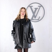 Lea Seydoux memesona dengan twiggy dress hitam yang dipadu caot senada. (Foto: Pascal Le Segretain/Getty Images for Louis Vuitton)