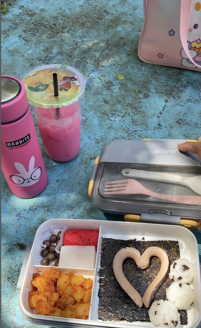Gemas! Potret Bekal Sopir Ojol dari Sang Istri yang Mirip Bekal Anak SD