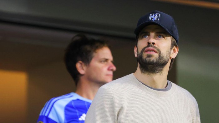 MEXICO CITY, MEXICO - FEBRUARY 24: Former football player Gerard Pique looks on during the 8th round match between America and Cruz Azul as part of Torneo Clausura 2024 Liga MX at Azteca Stadium on February 24, 2024 in Mexico City, Mexico. (Photo by 