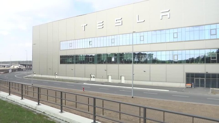 5467GE-GERMANY-TESLA_POWER_CUT_O_
