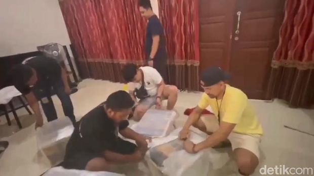 Gudang narkoba milik gembong Murtala Ilyas di Medan digerebek polisi.