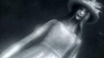 Hachishakusama: Hachishakusama adalah entitas jahat mitologi yang menculik anak-anak di Jepang. Posturnya sangat tinggi dan berambut panjang. Hantu Jepang ini mengumumkan kedatangannya dengan mengeluarkan suara aneh yang terdengar seperti po po po. Beberapa versi menonjolkan kekuatan dan kecepatannya yang luar biasa untuk menculik korban dengan cepat. Kisah lain menunjukkan dia bisa berubah bentuk, memungkinkannya berbaur dengan lingkungannya dan membuat anak lengah. Selain itu, ada laporan yang menyatakan dia memiliki kekuatan menghapus ingatan. Foto: Unwired