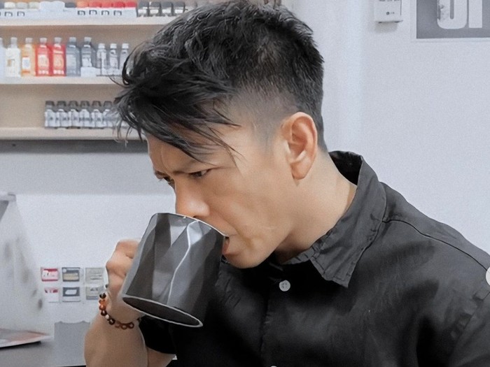 Hangat! Momen Ariel NOAH Ngopi hingga Makan Bareng Keluarga