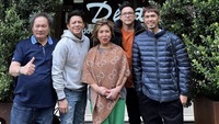 Sebelum bersama keluarga, Ariel ternyata juga sudah pernah berkunjung ke Desa Restaurant di Amsterdam. Ia datang bersama rekan band-nya. Foto: Instagram arielnoah/xarielsite