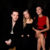 Kehadiran Harper Beckham di Paris Fashion Week 2024 untuk menonton fashion show koleksi karya ibunya, Victoria Beckham mencuri atensi. Foto: (Lodovico Colli di Felizzano/WWD via Getty Images)