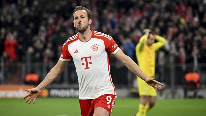 Bayerns Harry Kane celebrates after scoring his sides opening goal during the Champions League round of 16 second leg soccer match between FC Bayern Munich and Lazio at the Allianz Arena stadium in Munich, Germany, Tuesday, March 5, 2024. (Sven Hoppe/DPA via AP)