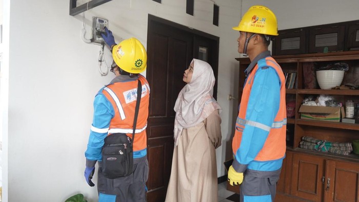 Ilustrasi Arus Listrik Rumah