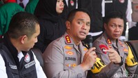 Awalnya, polisi menangkap dua tersangka, yakni WP dan RP, dengan barang bukti 1 kilogram sabu. Dari situ, polisi melakukan pengembangan setelah mendapatkan informasi adanya transaksi narkotika jenis sabu di rest area Travoy Km 65A Kelurahan Tanah Raja, Kecamatan Sei Rampah, Serdang Bedagai, Sumatera Utara.