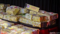 Dari penangkapan Murtala ini, polisi menyita 6 boks kontainer berisi 100 paket sabu dengan berat 100 kilogram.