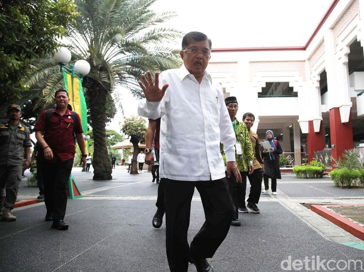 JK Hadiri Aksi Bersih-bersih Masjid di Kemayoran