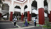 Aksi bersih-bersih ini juga untuk menciptakan suasana masjid yang nyaman untuk beribadah di bulan Ramadan.