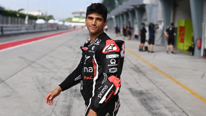 Prima Pramac Racing Spanish rider Jorge Martin walks in the pit lane during the first day of the pre-season MotoGP test at the Sepang International Circuit in Sepang on February 6, 2024. (Photo by Mohd RASFAN / AFP)
