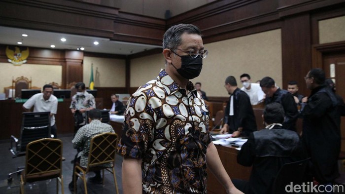 Terpidana kasus korupsi bansos yang merupakan mantan Menteri Sosial Juliari Peter Batubara bersaksi dalam sidang lanjutan kasus dugaan korupsi beras Bansos di Pengadilan Tipikor, Jakarta, Rabu (6/3/2024). Sidang dengan perkara dugaan tindak pidana korupsi beras bansos di Kementerian Sosial tahun 2020-2021 itu beragenda mendengarkan keterangan saksi yang dihadirkan Jaksa Penuntut Umum (JPU).