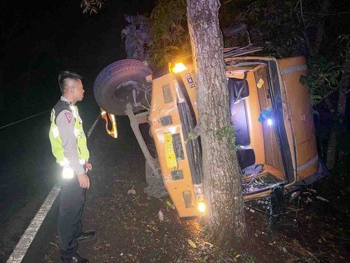Kecelakaan beruntun yang melibatkan tiga kendaraan di Jalan Denpasar-Gilimanuk, Banjar Anyarsari, Desa Melaya, Kecamatan Melaya, Jembrana, Bali, Selasa (5/3/2024). (dok. Polres Jembrana)
