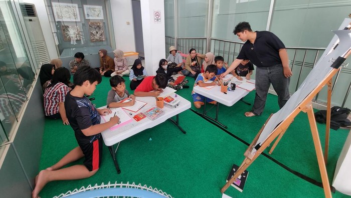 Kelas Menggambar di Musbadul buat anak-anak