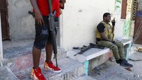 Geng-geng diperkirakan sudah menguasai hingga 80% ibu kota Port-au-Prince. Mereka semakin mengoordinasikan tindakan mereka dan memilih target yang sebelumnya tidak terpikirkan seperti Bank Sentral.  