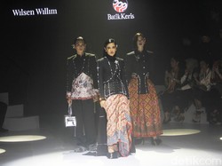 Batik Keris dan Wilsen Willim Bersinergi, Kaesang Menikmati dari Front Row