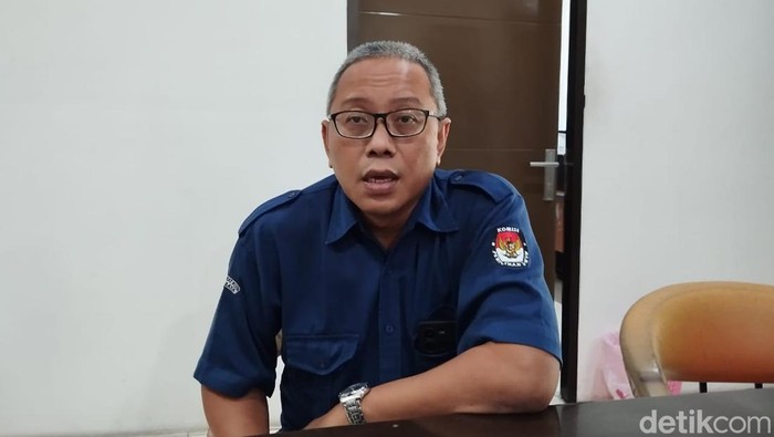 Komisioner KPU Kota Surabaya, Soeprayitno