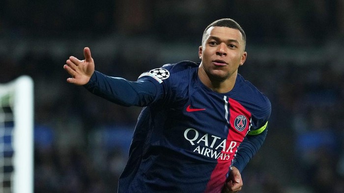 SAN SEBASTIAN, SPAIN - MARCH 05: Kylian Mbappe of Paris Saint-Germain celebrates scoring his teams second goal during the UEFA Champions League 2023/24 round of 16 second leg match between Real Sociedad and Paris Saint-Germain at Reale Arena on March 05, 2024 in San Sebastian, Spain. (Photo by Alex Caparros/Getty Images)
