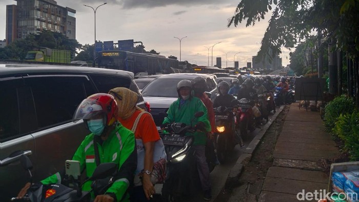 Macet di TB Simatupang.(Ammar Rezqianto/detikcom)