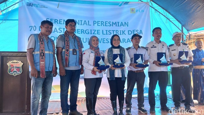 PLN resmikan 70 lokasi pembangunan aliran listrik di Suluawesi Barat (Sulbar).