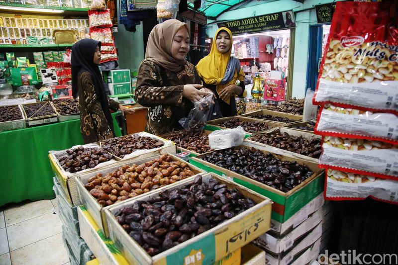 Jelang Ramadhan, penjualan kurma di Pasar Tanah Abang meningkat, Rabu (6/3/2024).Peningkatan penjualan ini terjadi di tengah seruan boikot kurma Israel.