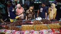 Pedagang mengaku sudah tidak menjual kurma Israel karena pelanggan juga tidak mau.