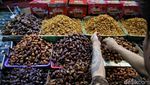 Geliat Penjualan Kurma Pasar Tanah Abang di Tengah Seruan Boikot Produk Israel