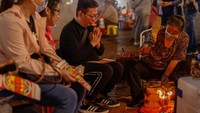 Praktik ilmu hitam memang banyak di setiap negara, tapi di Hong Kong memiliki sekelompok penyihir yang menjual kutukannya dengan sangat murah.  