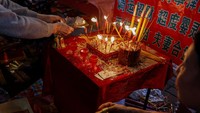 Setelah semua ritual tersebut, orang yang menggunakan jasa sang penyihir harus membayar 50 dolar Hong Kong atau setara dengan Rp 95 ribu.  