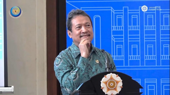 Menteri Kelautan dan Perikanan (KP) Wahyu Sakti Trenggono saat memberikan kuliah umum di balai senat UGM, Rabu (6/3/2024).