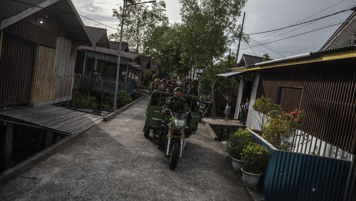 Menyemai Cahaya Literasi Anak-anak Papua Menyemai Cahaya Literasi Anak-anak Papua
