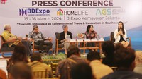 Country General Manager PT Meorient Exhibition International Larissa Zhou, Ketua Bidang Perempuan dan Ekonomi Kreatif Ikatan Pengusaha Bahan Bangunan Indonesia (IPBBI) Variati Johan, Ketua Umum Asosiasi Pengusaha Ritel Indonesia Roy Nicholas Mandey, perwakilan Ketua Umum Federasi Teknologi Informasi Indonesia (FTII) Ashari Abidin, dan Ketua Himpunan Desainer Interior Indonesia (HDII) DKI Jakarta Ranu Scarvia menggelar jumpa pers di Jakarta, Rabu (6/3/2024).