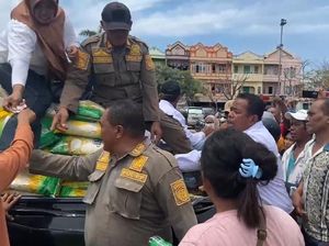 Viral Kadis Perindag Baubau Teriaki Warga Pencuri saat Antre Beras Murah