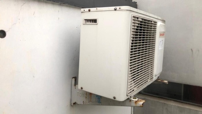 Outdoor AC