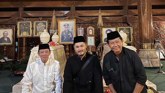 Panji mengunjungi makam Soeharto.