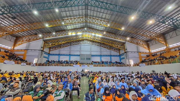 Para pelajar Muhammadiyah dari berbagai daerah saat berbaris setelah melakukan defile.