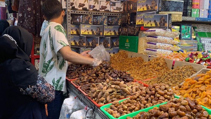 Pedagang Kurma di Pasar Tanah Abang