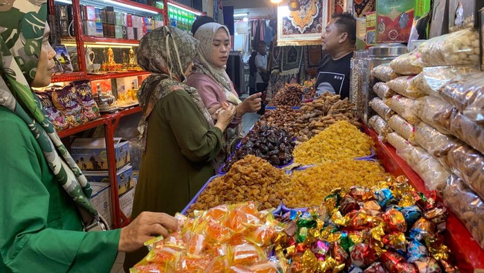 Jelang Ramadan Pedagang Kurma Di Tanah Abang Mulai Kebanjiran Pembeli